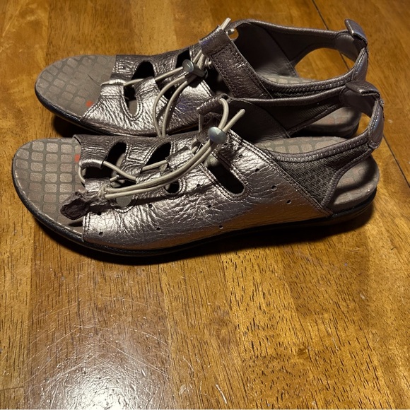 ECCO Bluma Toggle Pewter Metallic Comfort Walking Sandals | Size US 8 / EU 39 - Picture 1 of 12